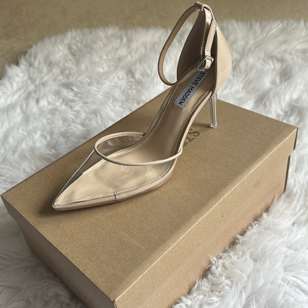 Steve Madden pointed toe pump nude